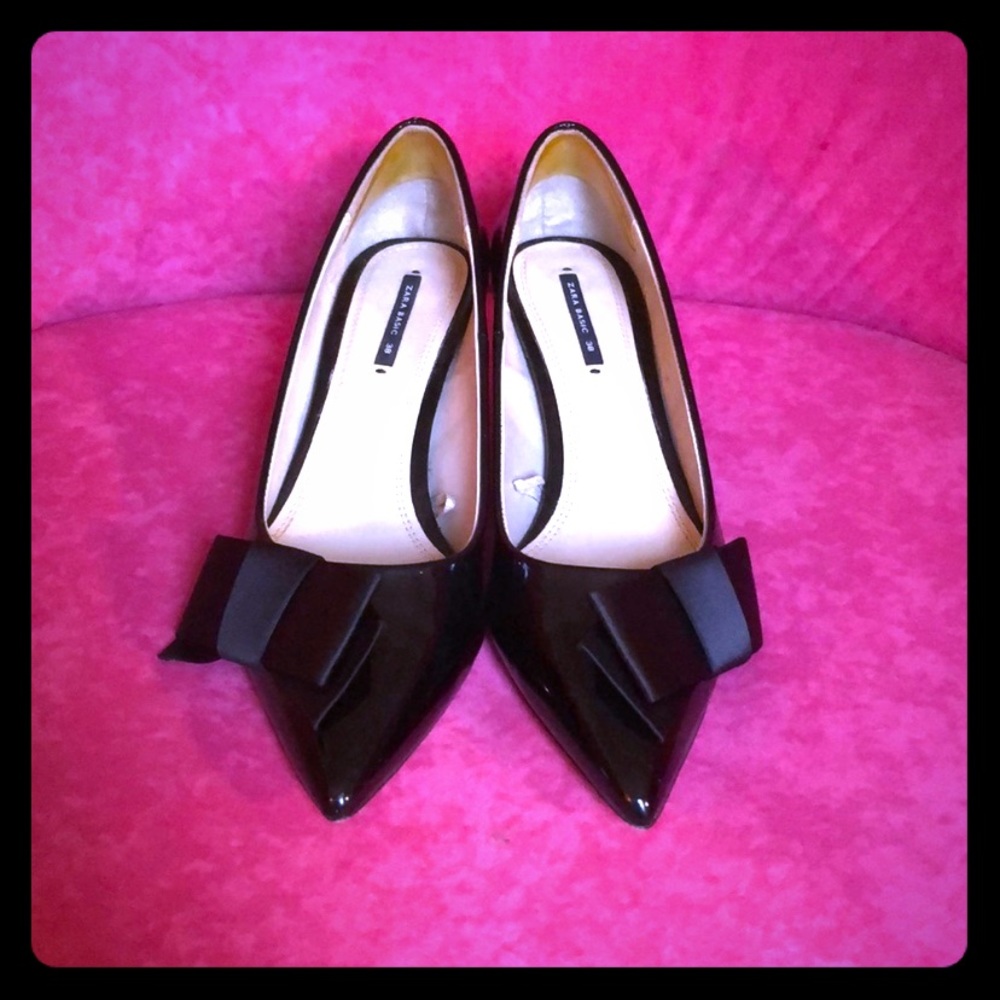 🎀 •• ZARA Patent Bow Toe Kitten Style Heels •• 🎀